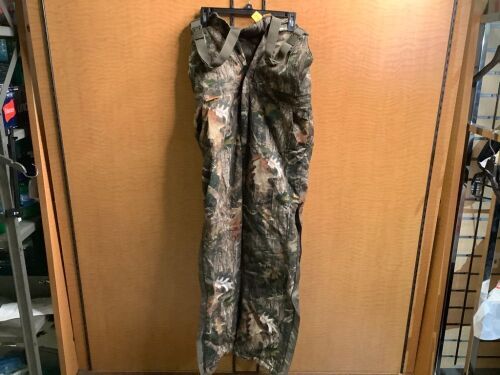 SHE Women's Bib, Medium, Appears New - Lot 457
