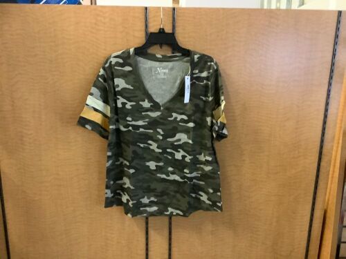 Natural Reflections Varsity Camo Tee, Large, Appears New - Lot 595