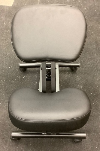 Massage Chair, Appears New - Lot 98