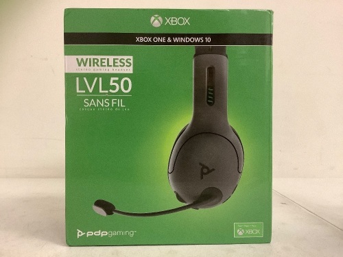 Xbox Wireless Gaming Headset, Powers Up, E-Commerce Return - Lot 121