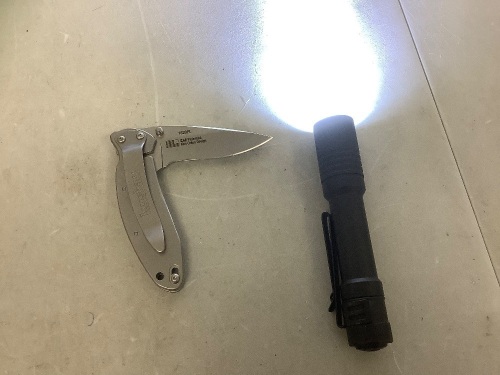Assorted Knife and Flashlight Bundle, E-Comm Return - Lot 331