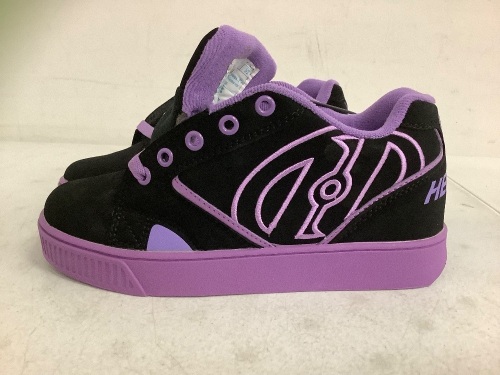 Kids Heelys Skate Shoes, 4, New - Lot 335