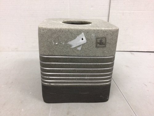 HomeWear Tissue Box Cover, Appears New - Lot 693
