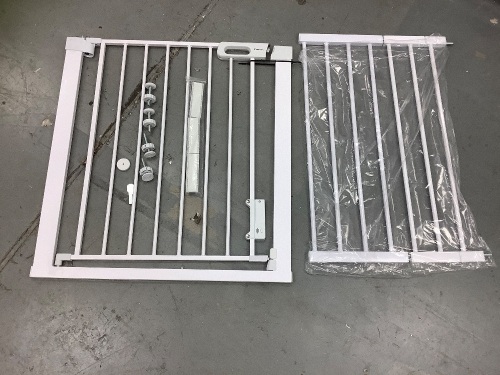 Baby Gate, Appears New - Lot 82