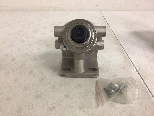 Oil-Water Seat Hand Oil Pump, Appears New - Lot 183