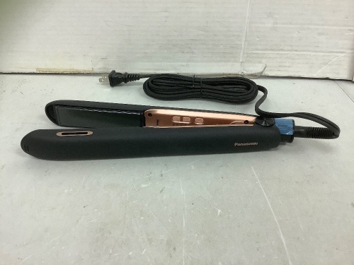 Panasonic Styling Iron, Powers Up, E-Commerce Return - Lot 552