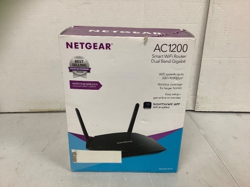 Netgear Wifi Router, Powers Up, E-Commerce Return - Lot 601