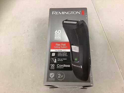 Remington Cordless Rechargeable Shaver, Powers Up, E-Commerce Return - Lot 698