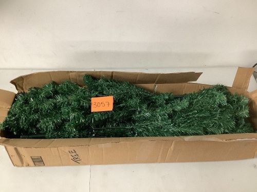 Small Christmas Tree - Lot 3057