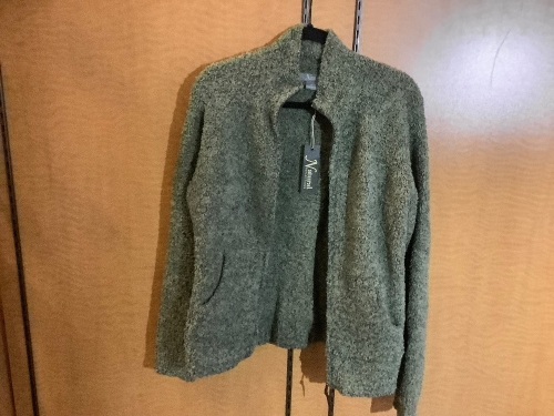 Natural Reflections Sherpa Zip Up, Medium, Appears New - Lot 133