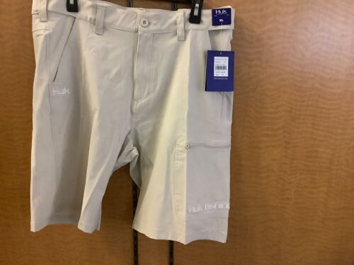 HUK Men's Shorts, XL, Appears New - Lot 154