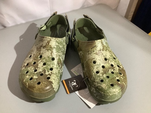 Crocs Men's 12, Appears New - Lot 165