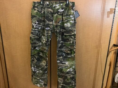 Under Armour Men's Camo Pants, 36x32, Appears New - Lot 174