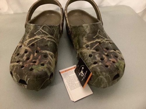 Crocs Men's 11, Appears New - Lot 187