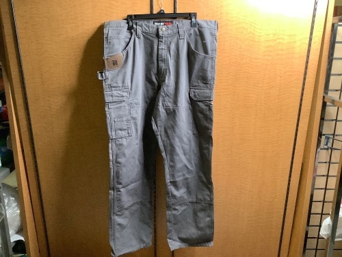 Wrangler Riggs Workwear, 38x32, Appears New - Lot 209
