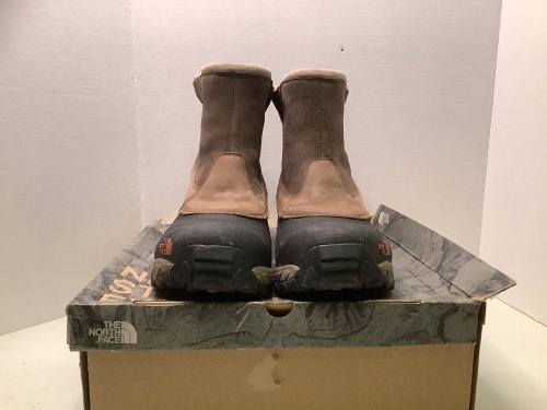 The North Face Men's Chilkat III Pull On, 11, Damaged Box, Dirty, Some Scuffs on Side of Shoes, Ecommerce Return - Lot 216