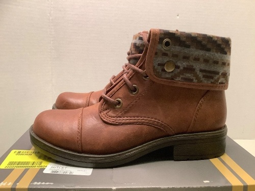 Natural Reflections Ladies, Boots, Sarah, 7, Appears New - Lot 228