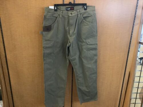 Wrangler Riggs Workwear, 38x30, Appears New - Lot 305