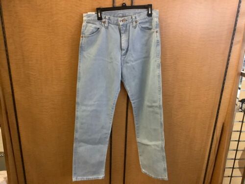 Wrangler Cowboy Cut Jeans 33x32, Appears New - Lot 315