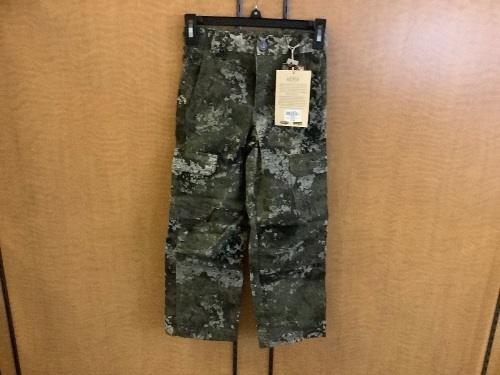Red Head Youth Silent Hide Pant, Medium, Appears New - Lot 522