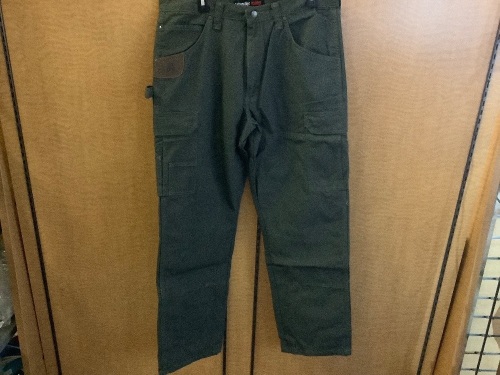 Wrangler Riggs Workwear, 36x32, Appears New - Lot 580