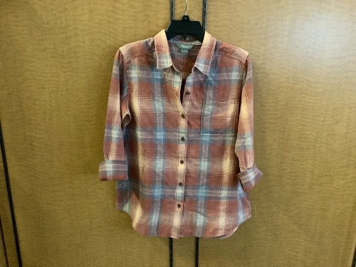 Natural Reflections Women's Medium, Appears New - Lot 586