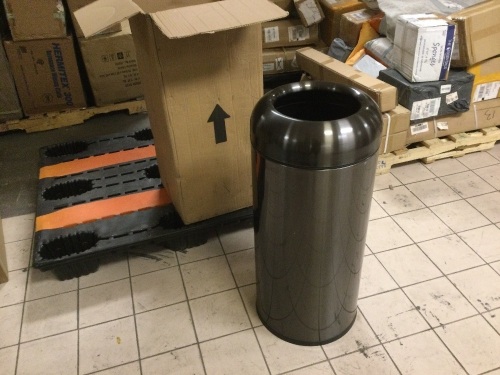 Commercial Trash Can with Liner and Lid. New - Lot 303