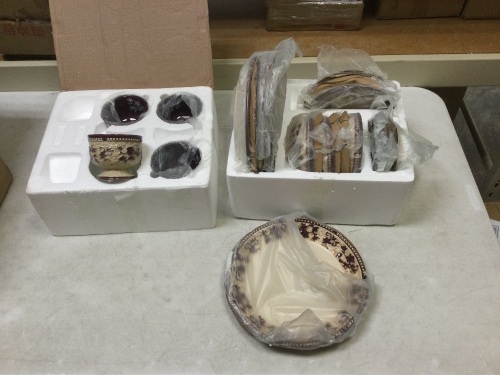 Service for Four 16-Piece Dinnerware Set. NEW - Lot 803