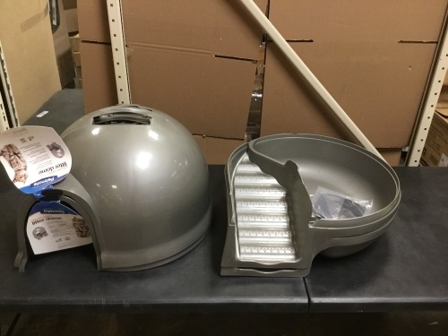 Lot of (2) Petmate Clean Step Litter Dome for Cats - E-Comm Return, Appear New with Minor Damage - Lot 843