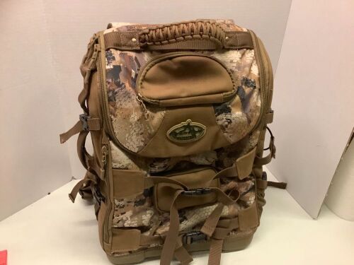 Rig'Em Right Mudslinger Floating Backpack - Gore Optifade Waterfowl Marsh, Appears New - Lot 32