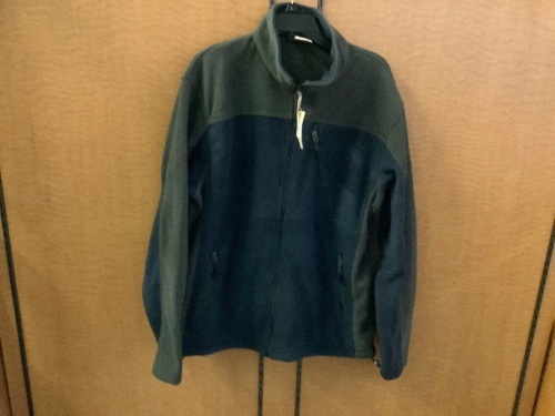 RedHead, Large Pullover, Appears New - Lot 106