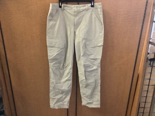 Under Armor, Loose 36/32,  Appears New - Lot 122
