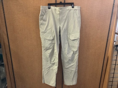 Under Armor, Straight 38/32, Appears new  - Lot 132