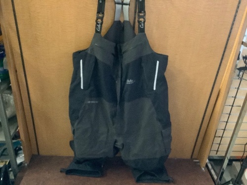 GuideWear, 4XL Bibs, Appears New - Lot 140