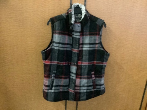 Natural Reflections, Large, Canva Plaid and Sherpa Vest, Appears New - Lot 141