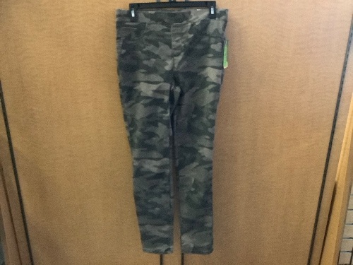Natural Reflection, Lucy Pull on Jegging, Appears New - Lot 193