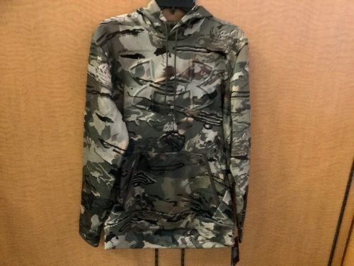 Under Armour Men's jacket, Medium, Appears New - Lot 323