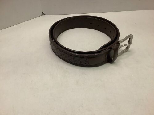 Men's Leather Belt, Size 40, Appears New - Lot 325