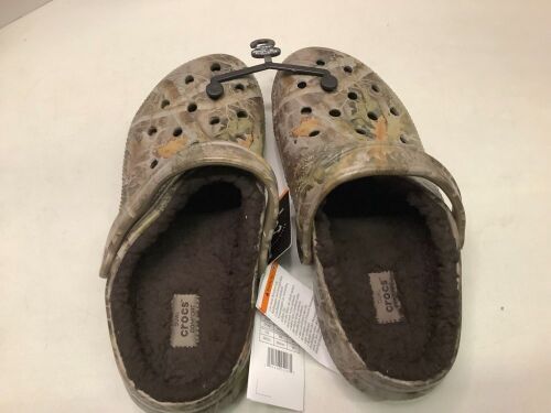 Crocs, Insulated 9, Appears New - Lot 335