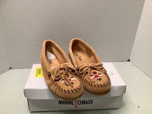 MinneTonka, Womens ThunderBirdII Taupe, Size 8. Damanged Box, Appears New - Lot 349Y