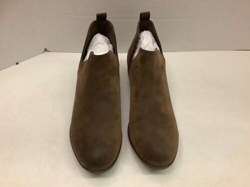 Natural Reflections Ladies Booties, 11, Appears New - Lot 584