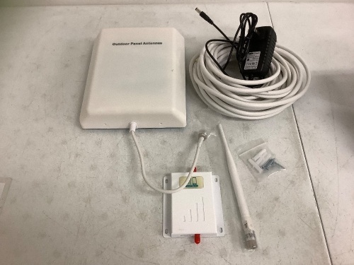 Outdoor Panel Antenna, Powers Up, Appears New - Lot 383