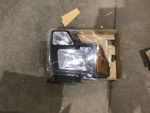 Headlight Assembly Unknown Fit - Lot 577