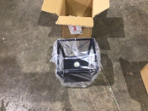 Light Fixture - Lot 622