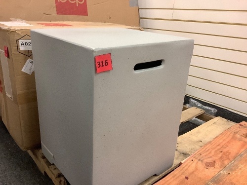 Lift Off Hide-Away Cover - Lot 316