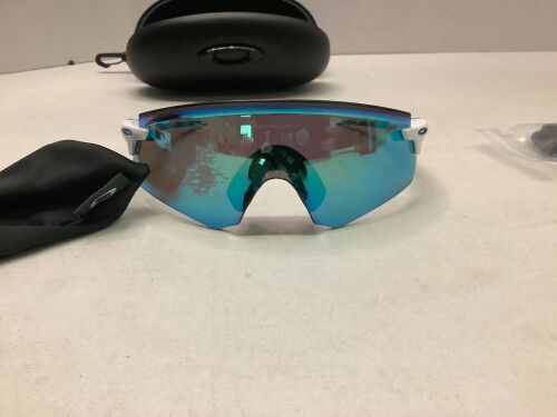 Men's Sunglasses, Lenses scratched, Ecommerce Return - Lot 21