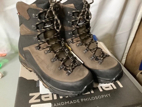 Zamberlan Men's Boots, 8, Ecommerce Return - Lot 26