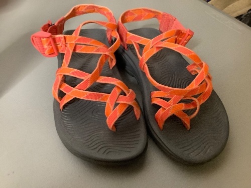 Chaco Women's Sandals, 6, Ecommerce Return - Lot 82