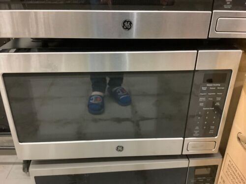 GE 1150 Watt Microwave, Refurbished - Lot 199