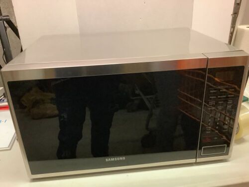 Samsung 1.4-cu ft 1000-Watt Countertop Microwave (Stainless Steel), Refurbished - Lot 211